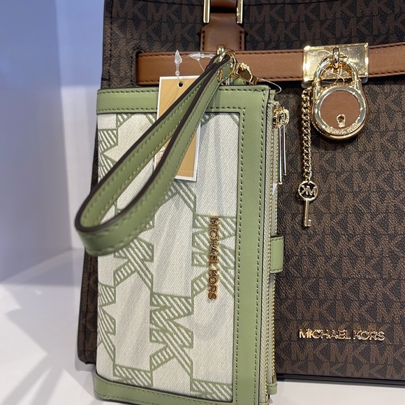 MICHAEL KORS JET SET TRAVEL 35S3GTVW7J LIGHT SAGE LG DOUBLE ZIP WRISTLET-WALLET - Picture 12 of 16
